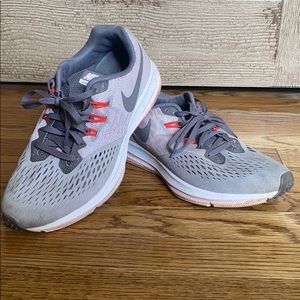 Nike Zoom Winflo 4 Running Sneakers